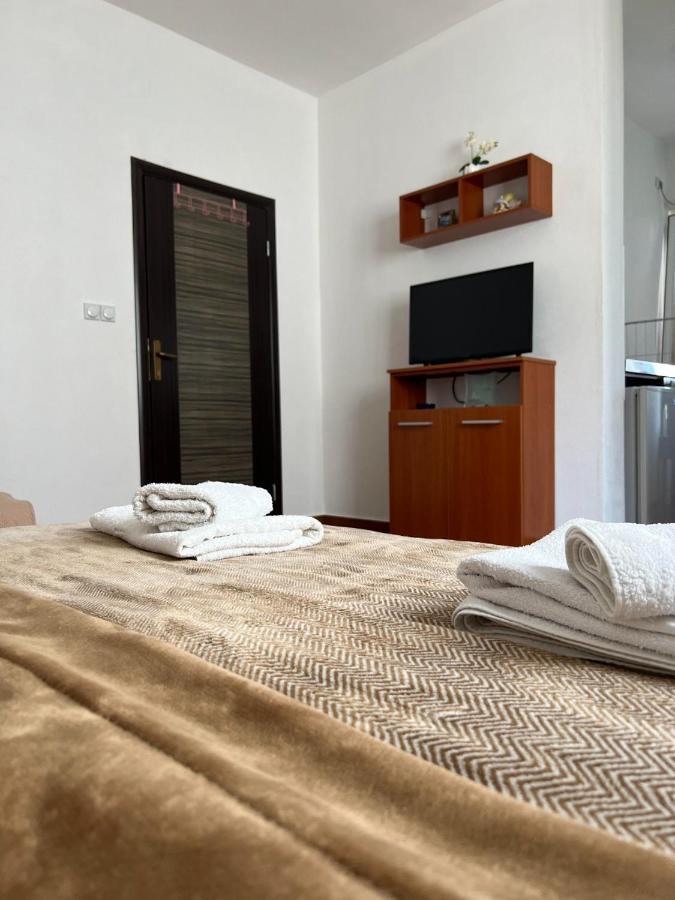 Apartments Fat E Jet - Pool & Breakfast Ülgün Dış mekan fotoğraf