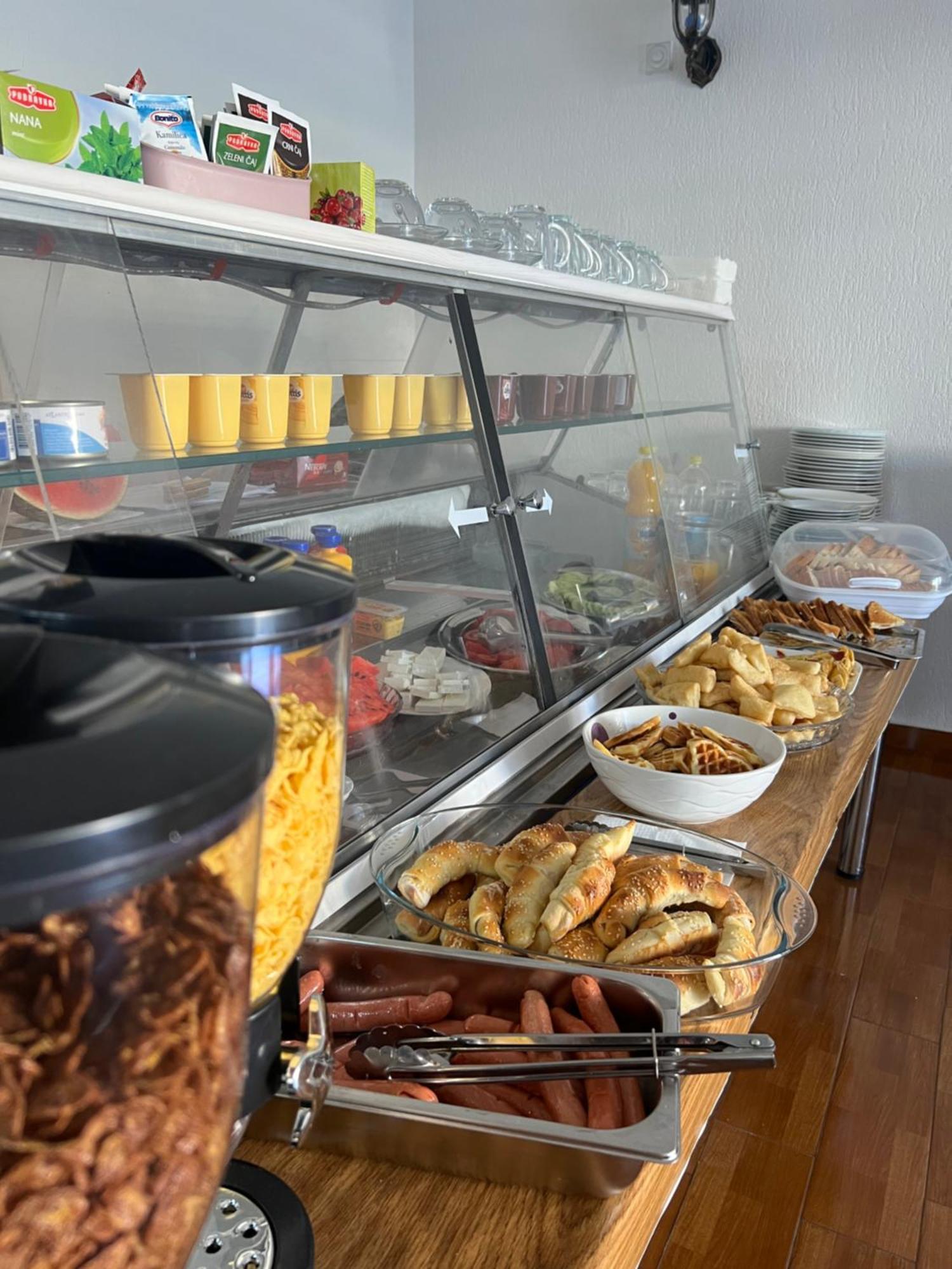 Apartments Fat E Jet - Pool & Breakfast Ülgün Dış mekan fotoğraf